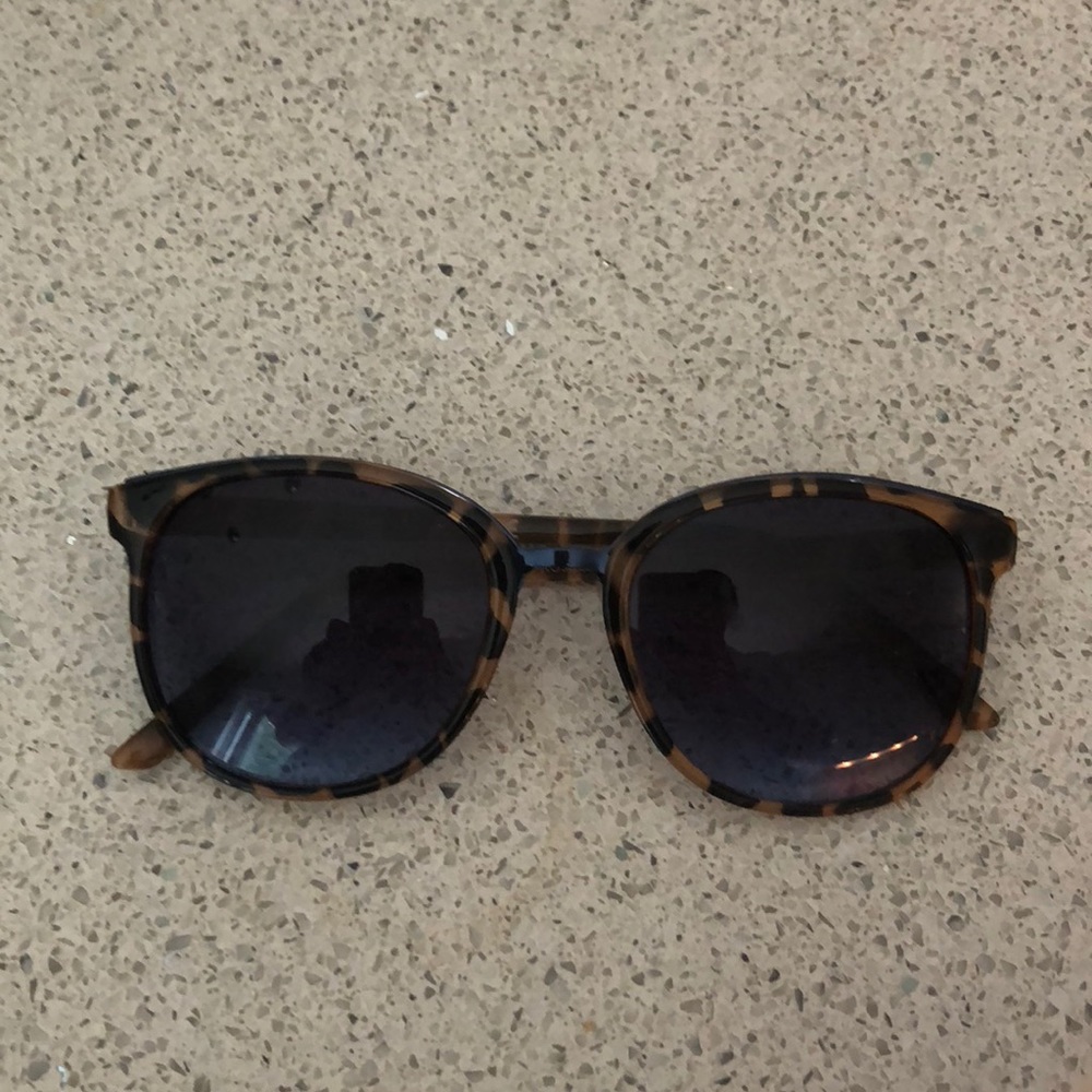 Jessica Simpson sunglasses